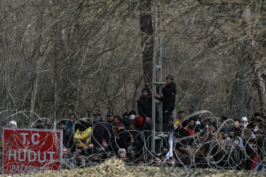 Μητσοτάκης με ευρωπαϊκή «τρόικα» στον Έβρο, σε «αιχμαλωσία» οι πρόσφυγες