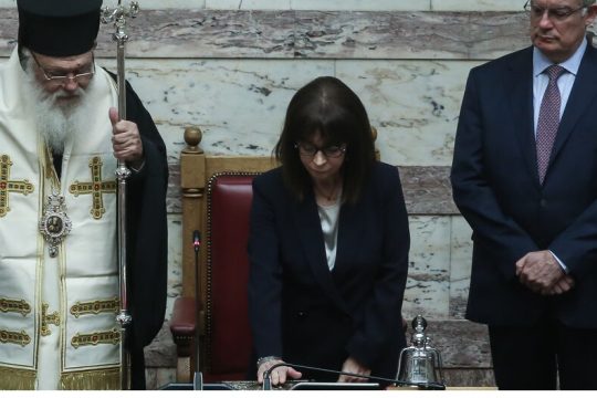 Ορκωμοσία σε στενό πολιτειακό κύκλο