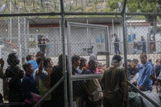 Σήμα κινδύνου για τους πρόσφυγες στην Ελλάδα από επιτροπή της Bundestag
