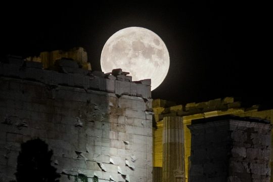 Τρεις κι ο κούκος ενεοί στον ουράνιο θόλο