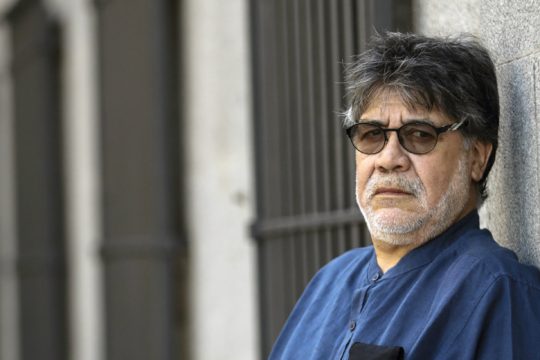 Ο κορονοϊός χτύπησε τον Χιλιανό συγγραφέα Λουίς Σεπούλβεδα