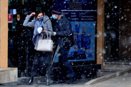 Με χιόνια και κορονοϊό υποδέχτηκαν τα Σκόπια το «ναι» της Ε.Ε.