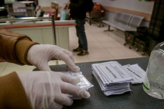 Ποια καταστήματα μένουν ανοιχτά, αύριο τα μέτρα για εργαζόμενους-επιχειρήσεις