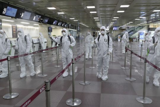 Πανδημία βλέπουν οι επιστήμονες, «καλπάζει» ο κορονοϊός στην Ιταλία