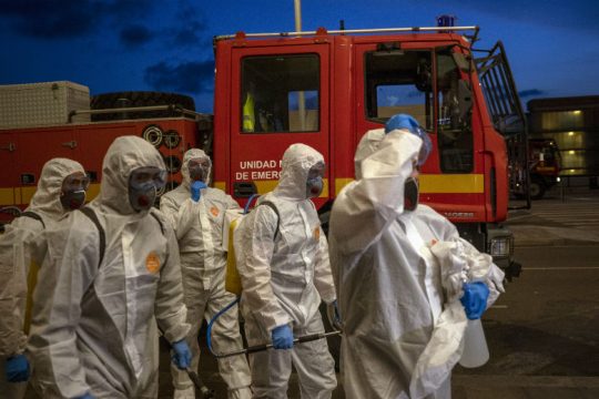 Νεκροί ηλικιωμένοι σε γηροκομεία που εγκαταλείφθηκαν λόγω κορονοϊού