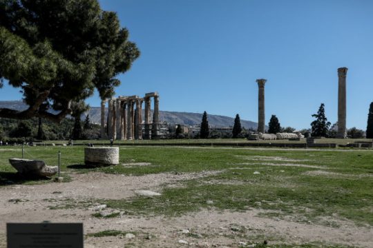 Άδειες πόλεις, άδεια στάδια και άδεια μνημεία