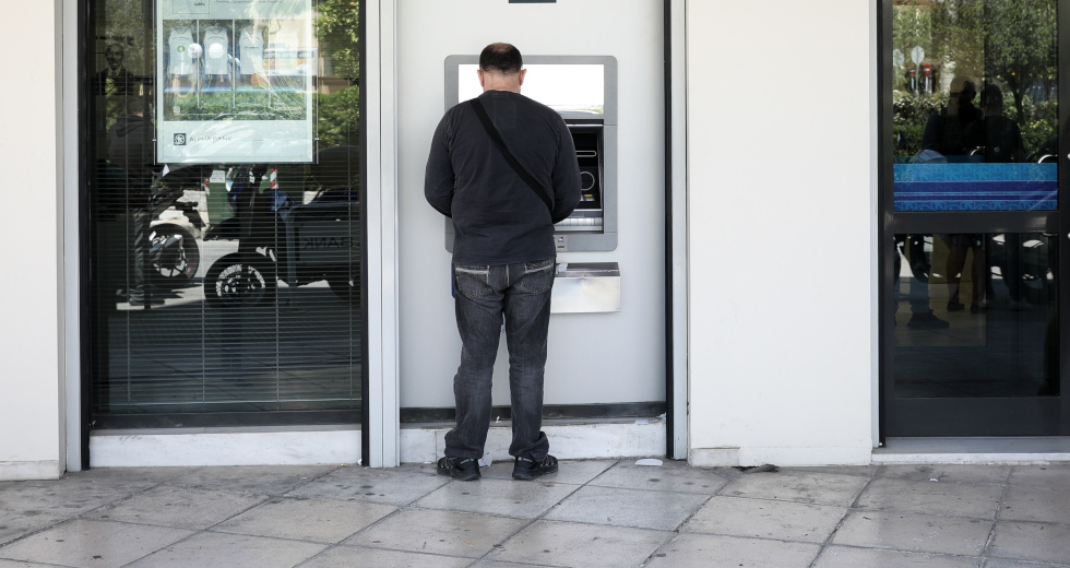 Οι συναλλαγές που γίνονται χωρίς φυσική παρουσία στις τράπεζες
