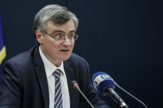 Τον νιώθω τον κ. Τσιόδρα που πήγε να ψάλλει