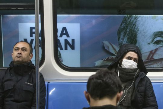 Περιορισμός μεταφορών και αναστολή διεθνών πτήσεων στην Τουρκία