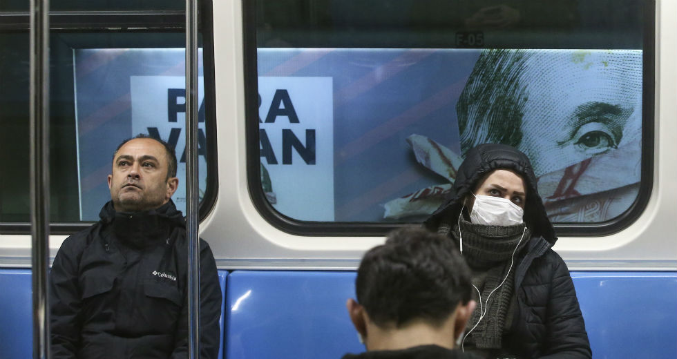 Περιορισμός μεταφορών και αναστολή διεθνών πτήσεων στην Τουρκία