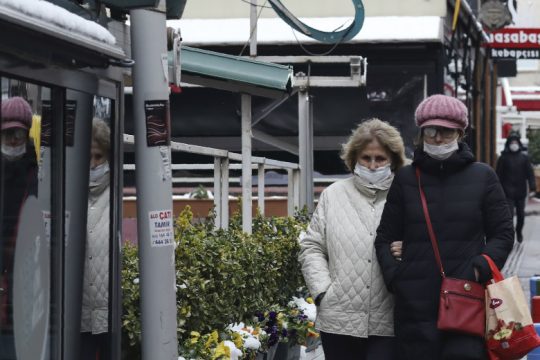 Διπλασιάστηκαν ξανά τα κρούσματα και οι νεκροί στην Τουρκία