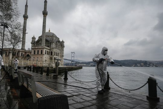 37 οι νεκροί στην Τουρκία, προσλήψεις γιατρών από το υπ. Υγείας