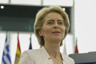 Η μαθήτρια της Μέρκελ στους λαβύρινθους της κοινοτικής ίντριγκας