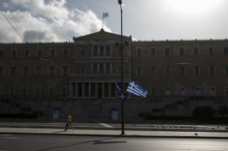 Περικοπή μισθού, συμβολισμός και αντιπαραθέσεις