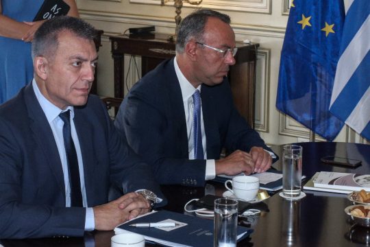 Προς άδεια ειδικού σκοπού για εργαζόμενους γονείς λόγω κορονοϊού