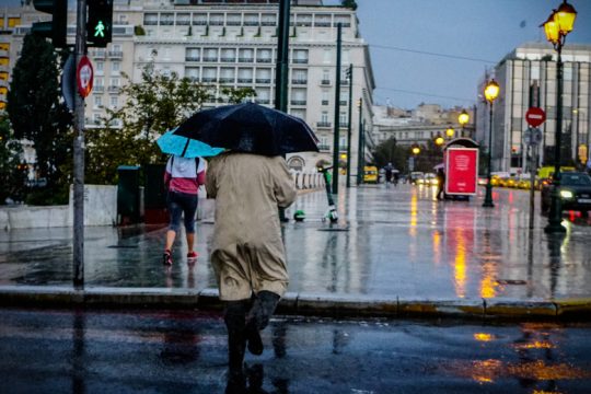 Βροχές και μικρή πτώση της θερμοκρασίας
