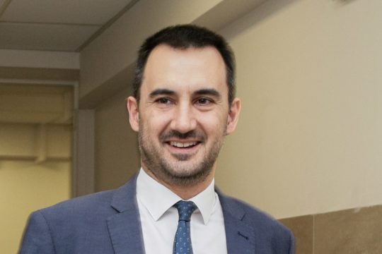 «Η κυβέρνηση διχάζει τις τοπικές κοινωνίες και έχει δημιουργήσει χάος»