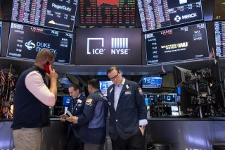Βουτιά 3.000 μονάδων στη Wall Street!