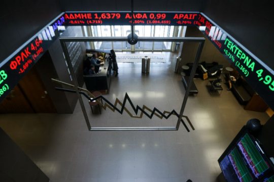 «Κατάδυση» -10,61% για το ελληνικό Χρηματιστήριο