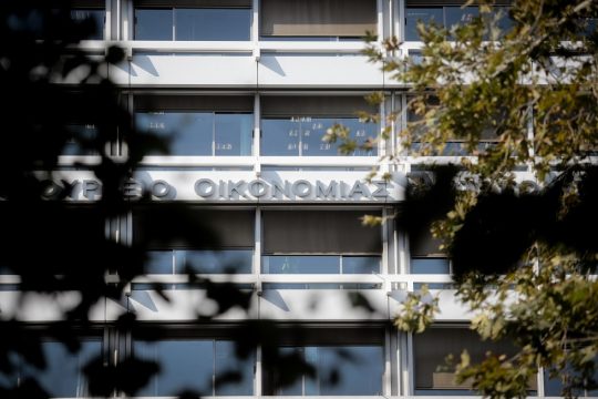 Χάθηκε ήδη 1,3% του ΑΕΠ