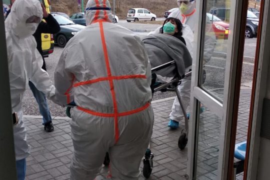 Εμβόλιο για τον νέο κορωνοϊό «υπάρχει» – Πού πάμε ξυπόλυτοι στο ξεκλείδωμα της χώρας;