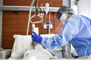 Η Ιταλία ελπίζει σε «συνύπαρξη» με τον ιό
