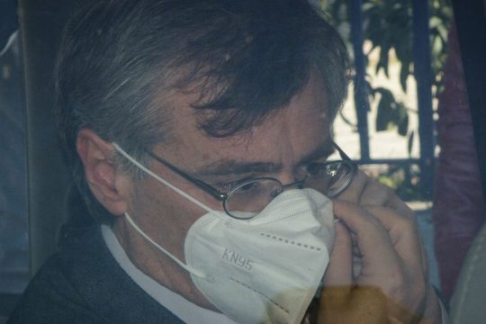 «Είναι νωρίς να αρθούν τα μέτρα»