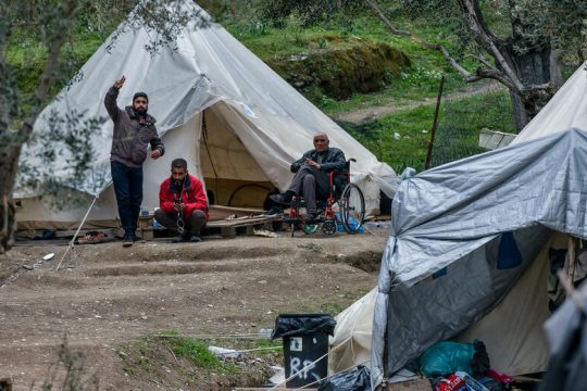 Το κρούσμα στη Μαλακάσα και η αδιαφορία για τους πρόσφυγες