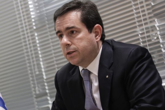 «Ξέχασε» τα κλειστά κέντρα στο Ευρωκοινοβούλιο ο Μηταράκης