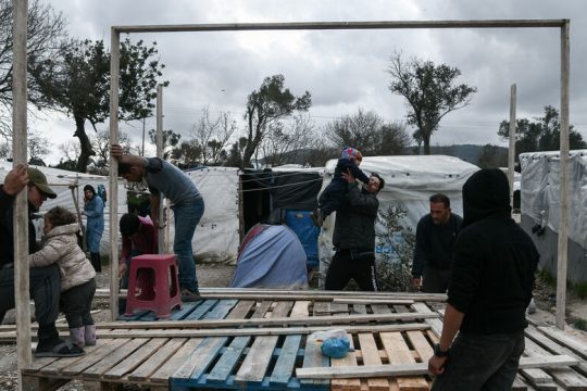 Δεν υπάρχουν «μεταδοτικοί» άνθρωποι, αλλά νοσογόνες συνθήκες και νοσηρές πολιτικές