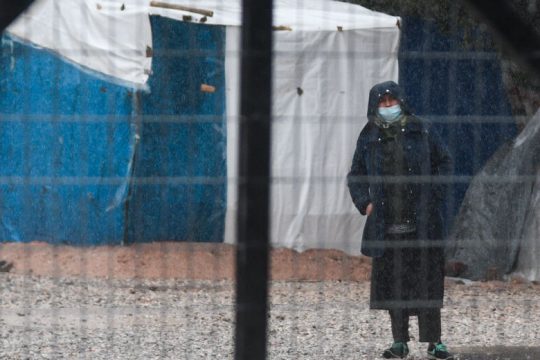 Με ημίμετρα η προστασία των προσφύγων από τον κορονοϊό