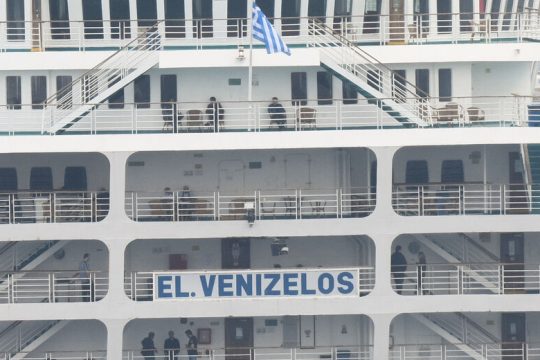 Αποκλεισμένο το πλοίο με τα 119 κρούσματα