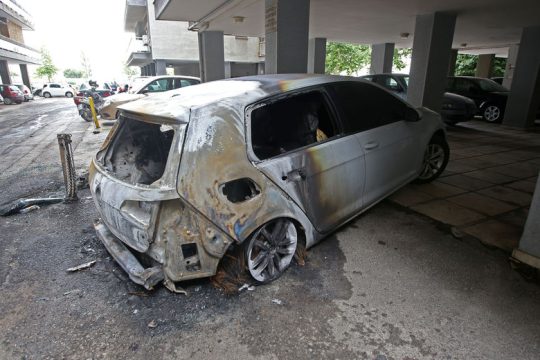 Εμπρησμός δύο αυτοκινήτων στη Θεσσαλονίκη