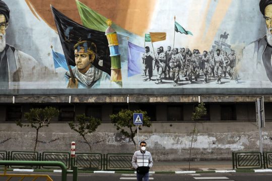 Σκοτώνουν κόσμο και ο ιός και το καθεστώς
