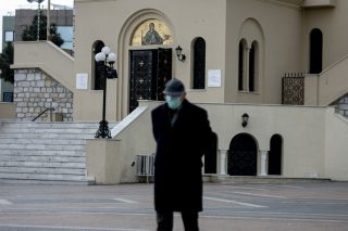 «Νίπτουν τας χείρας τους» για τις συναθροίσεις στους ναούς