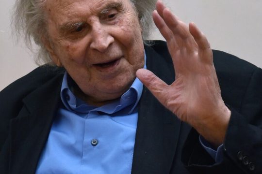«Οι Ελληνες καλλιτέχνες κράτησαν τον λαό μας όρθιο σε μέρες δύσκολες»