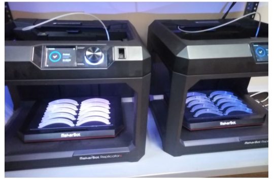 3D προστατευτικές ασπίδες προσώπου στο Εργαστήριο 3D απεικόνισης και εκτύπωσης του Metropolitan Hospital