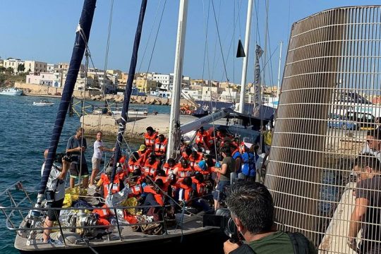 Η Ιταλία κλείνει τα λιμάνια της στους μετανάστες, αυτή τη φορά λόγω κορονοϊού