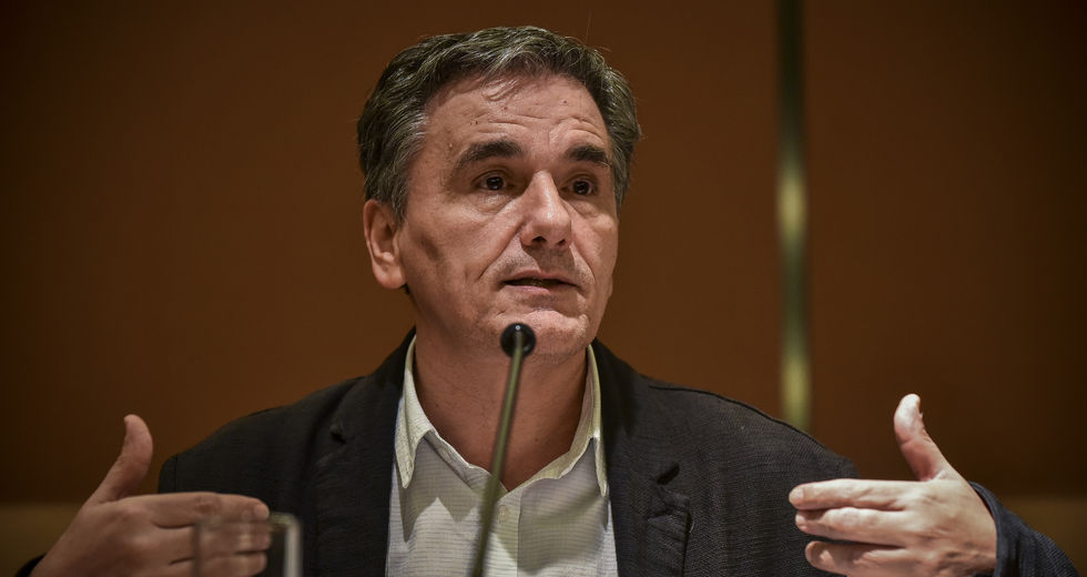 Για παράταση στην προστασία α΄κατοικίας καλεί Σταϊκούρα ο Τσακαλώτος