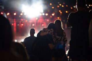 «Από το πάρκο στη Μυροβόλο»: το Cosmopolis Festival διασκευάζει Χειμερινούς Κολυμβητές