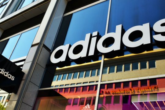 Δάνειο 3 δισ. με την εγγύηση του γερμανικού δημοσίου για να σωθεί η Adidas