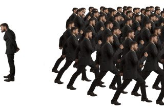 Το κράτος, λάφυρο στα χέρια των… άξιων