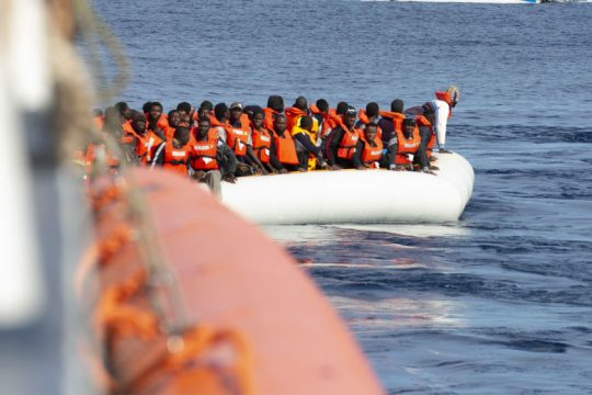 Καραντίνα εν πλω για τους διασωθέντες του «Άλαν Κούρντι»