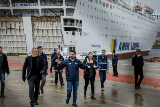 Εκκενώνεται από τους αρνητικούς στον Covid-19 ναυτικούς το «Ελευθέριος Βενιζέλος»