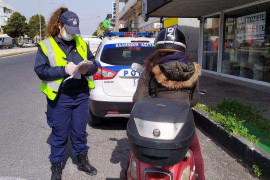 Κρήτη: Αστυνομικά μπλόκα σε δρόμους και… εκκλησίες