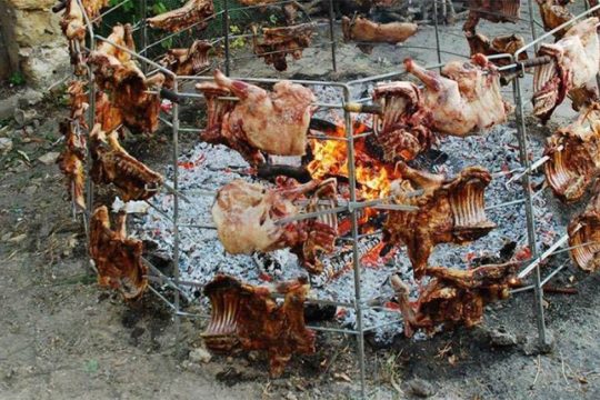 Κρήτη: Τηλεφωνά οι παραγγελίες για το πασχαλινό αρνί
