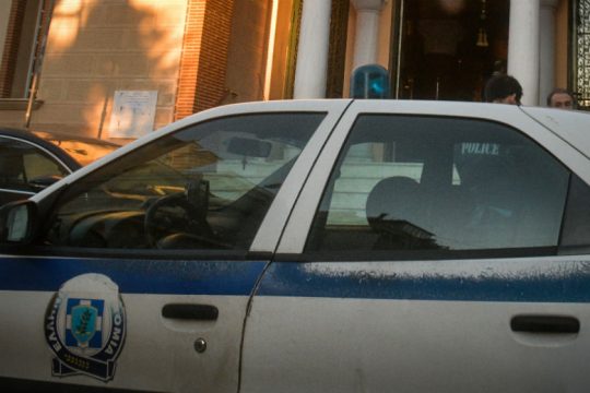 Προσαγωγές έξω από ναό στον Κορυδαλλό
