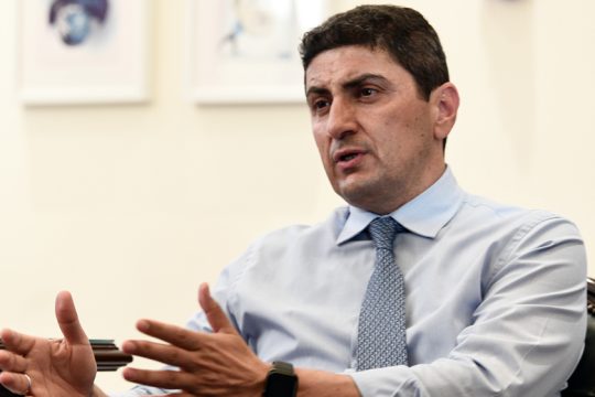 «Πράσινοι» καλούν Αυγενάκη να μην υπερψηφίσει τα «μεταμφιεσμένα» μεταλλαγμένα