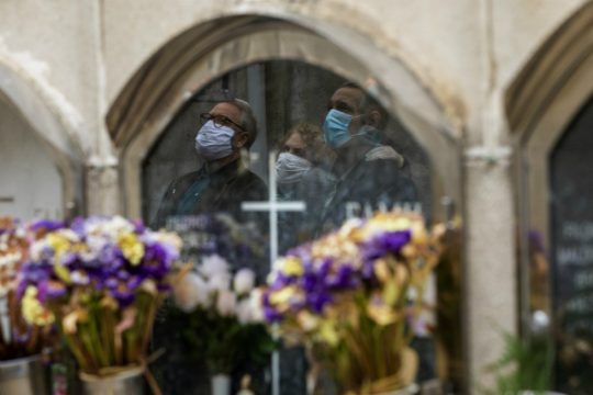 Ξεπέρασαν τους 100.000 οι νεκροί στην Ευρώπη