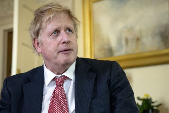 Οργή κατά της κυβέρνησης μετά τους 20.000 νεκρούς στη Βρετανία